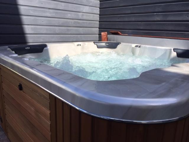 Nicole Residence Avec Piscine Chauffee & Jacuzzi Saint-André Exteriér fotografie