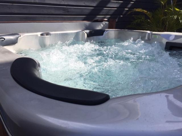 Nicole Residence Avec Piscine Chauffee & Jacuzzi Saint-André Exteriér fotografie