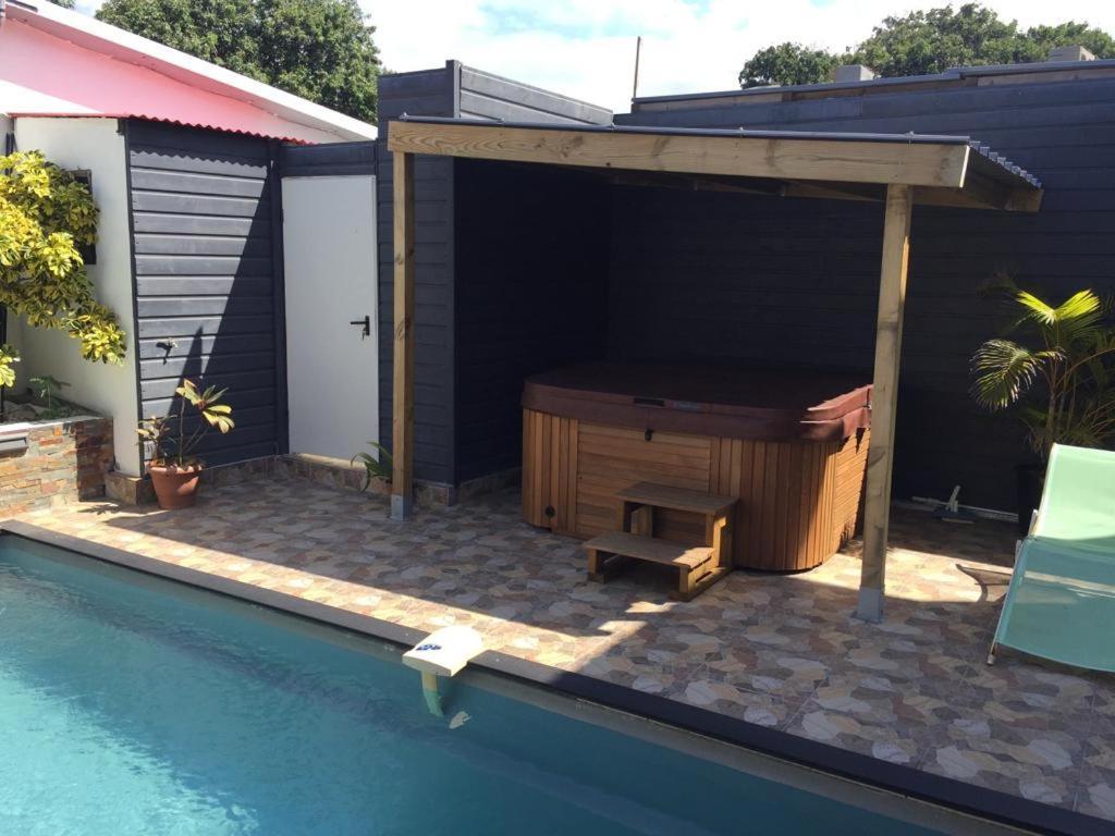 Nicole Residence Avec Piscine Chauffee & Jacuzzi Saint-André Exteriér fotografie