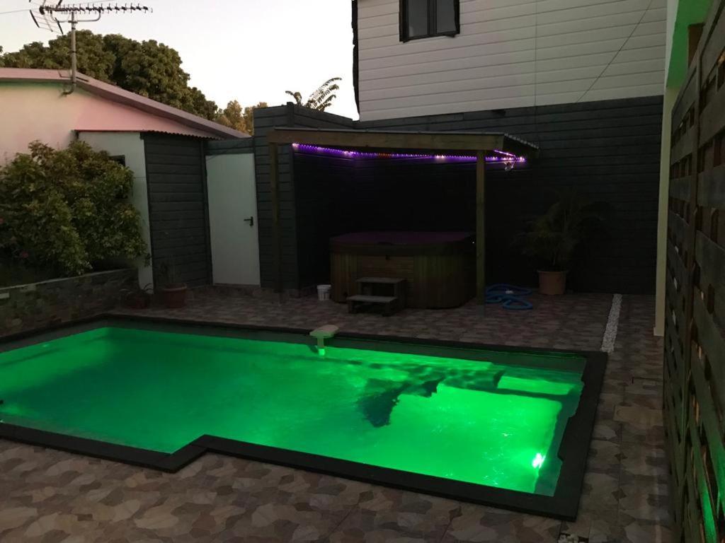 Nicole Residence Avec Piscine Chauffee & Jacuzzi Saint-André Exteriér fotografie